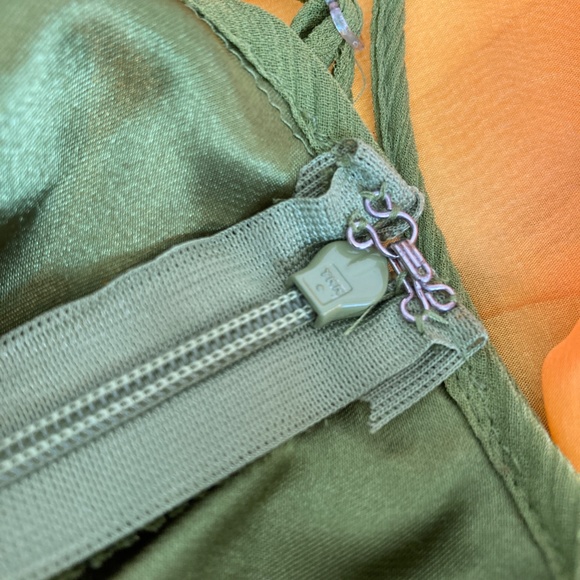 💚 WD-NY SILK CAMISOLE - Picture 13 of 15